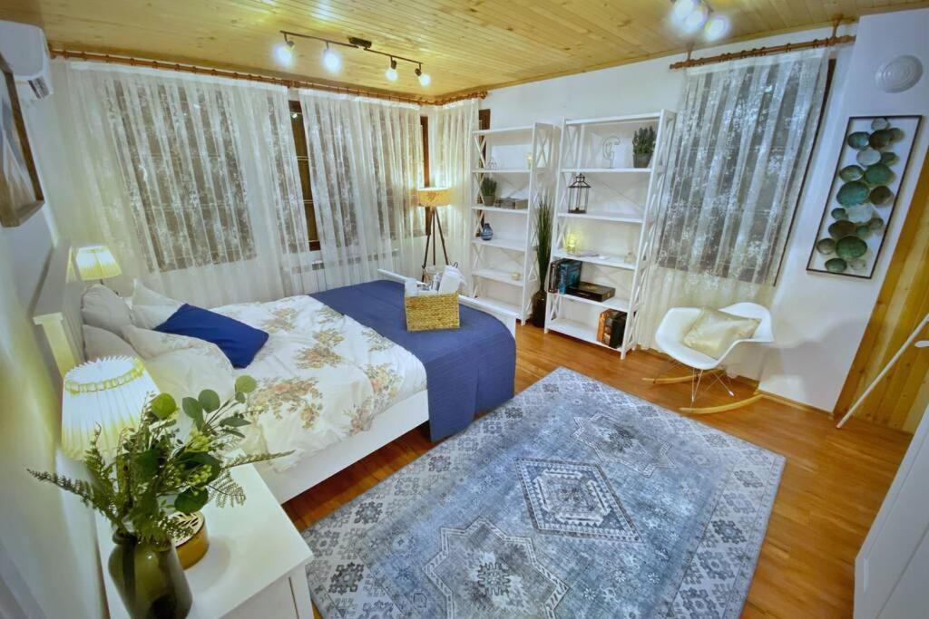 The Secret Lodge- New With Private Garage, Entire House 벨리코 터르노보 외부 사진